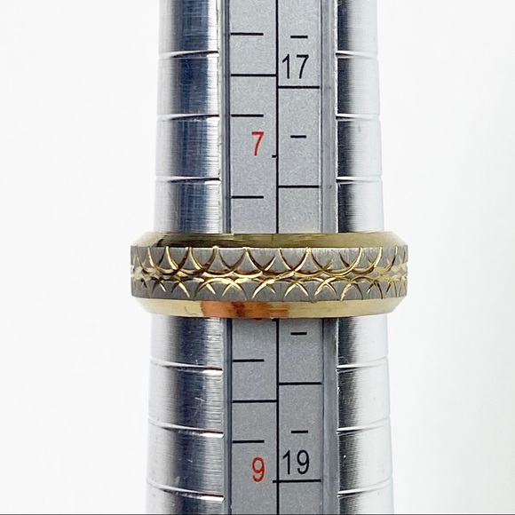 NWOT Stainless Steel Band Size 8 - Picture 2 of 2